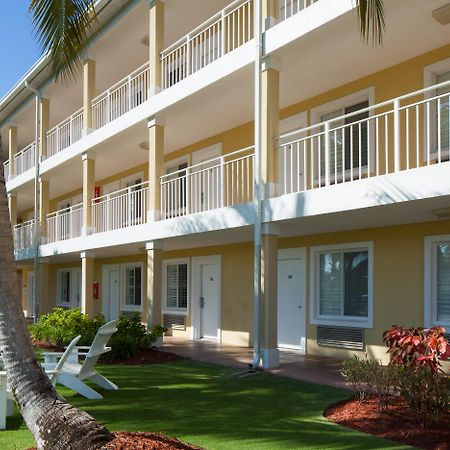 Sunshine Suites Resort West Bay Exteriör bild