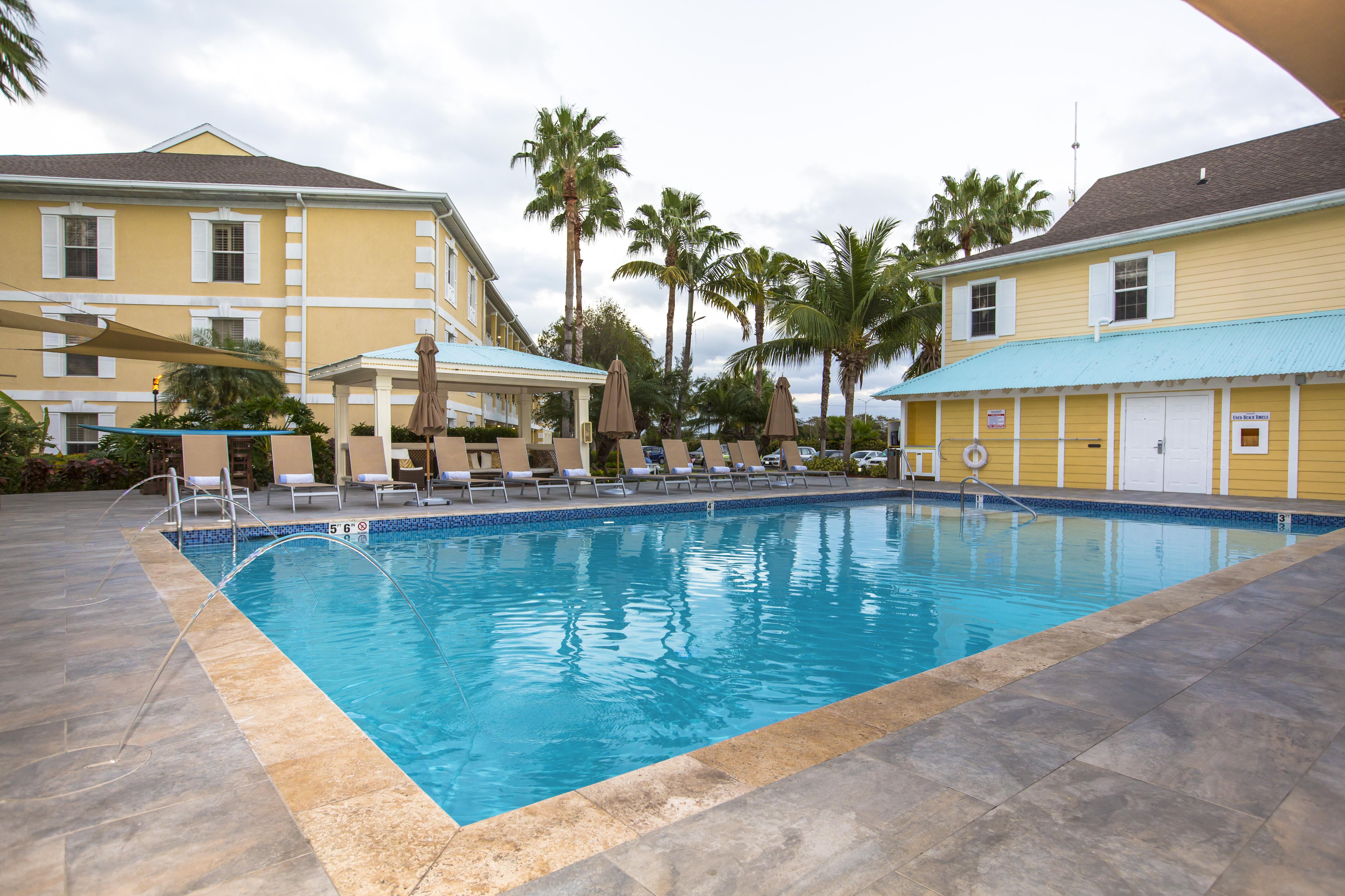 Sunshine Suites Resort West Bay Exteriör bild