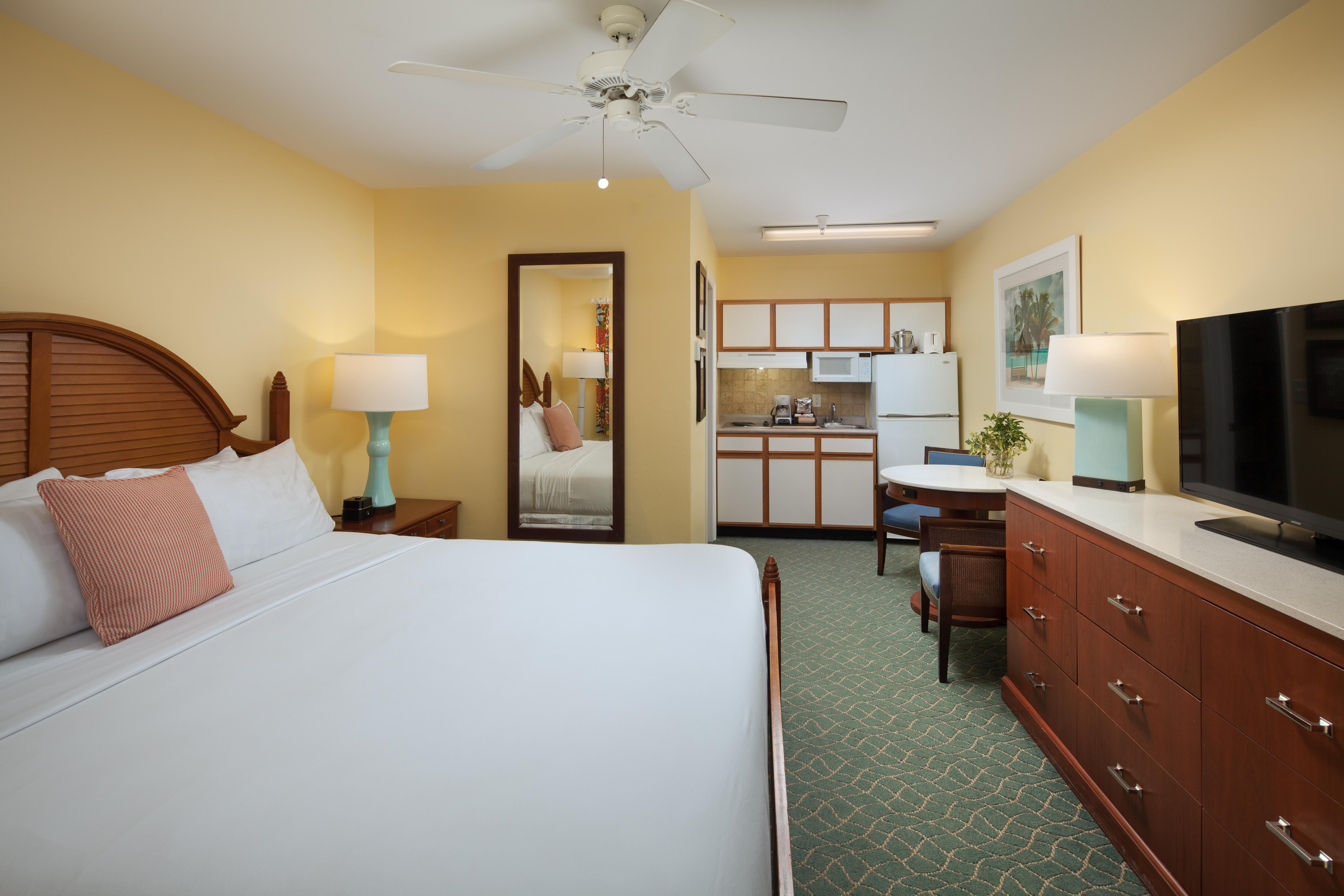 Sunshine Suites Resort West Bay Exteriör bild