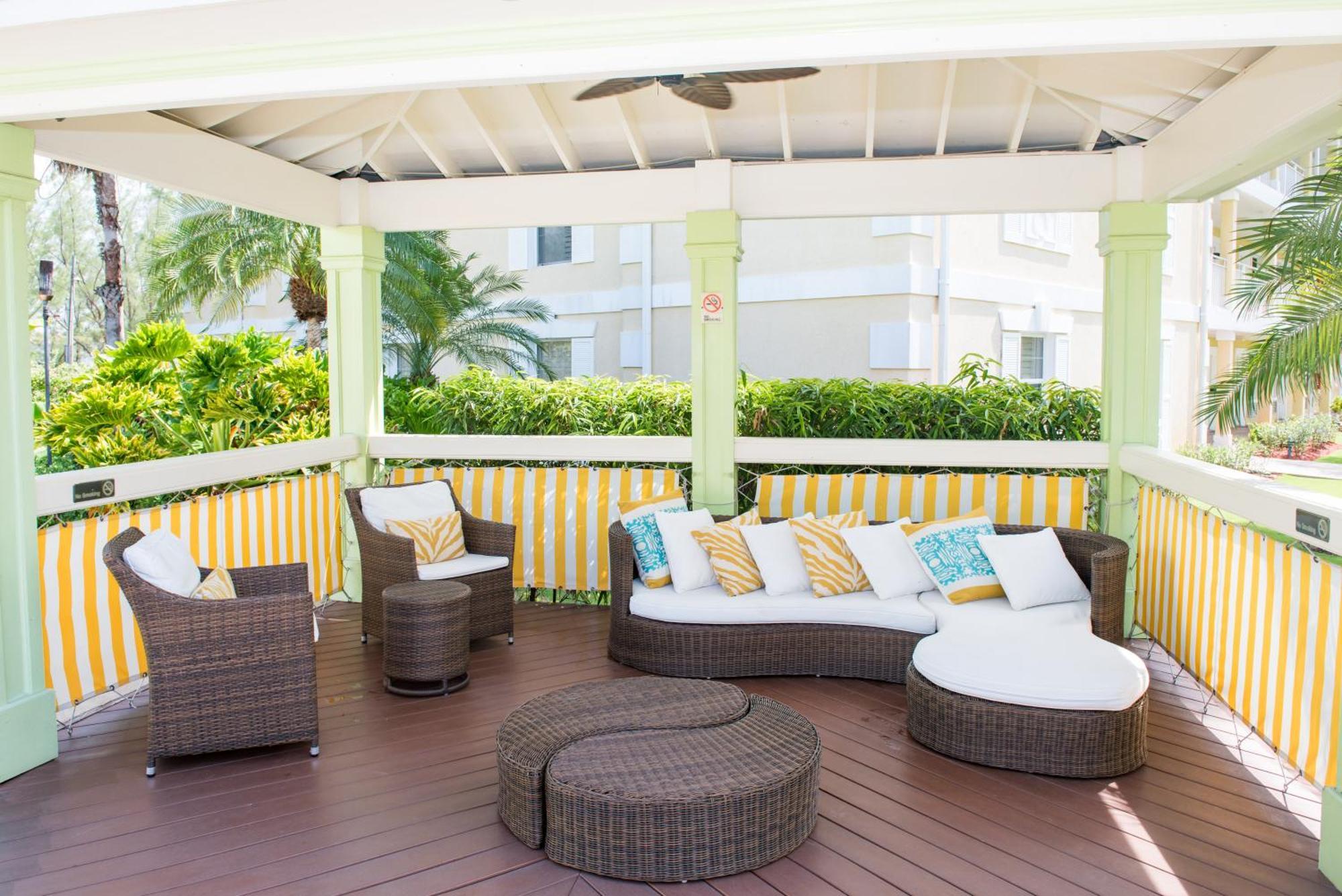 Sunshine Suites Resort West Bay Exteriör bild