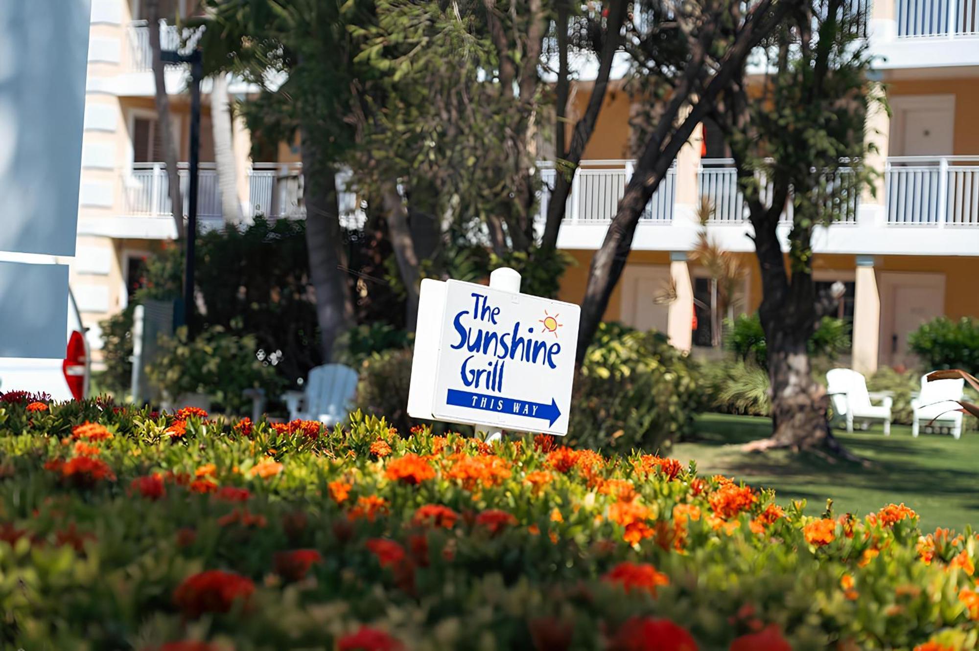 Sunshine Suites Resort West Bay Exteriör bild