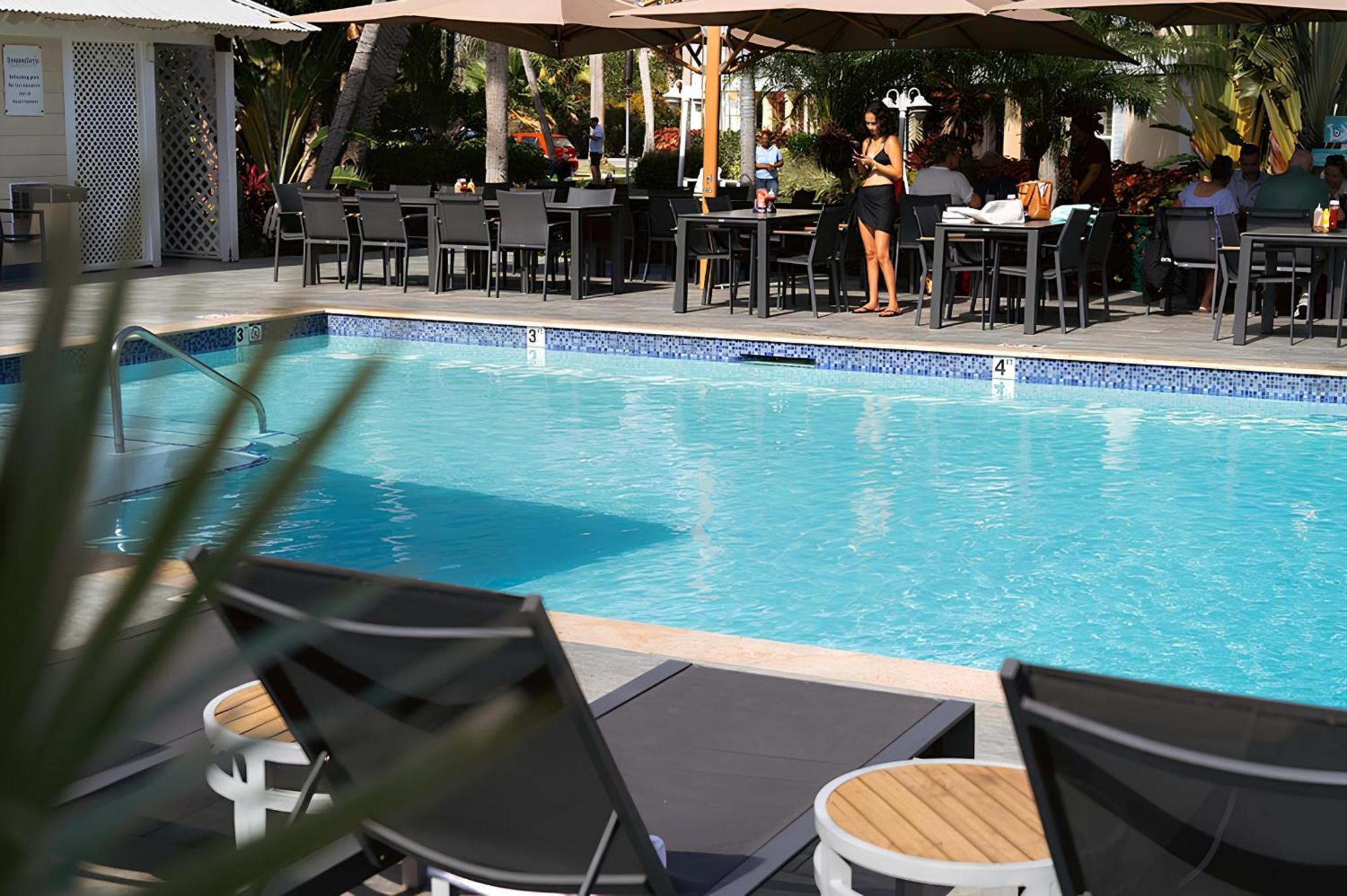 Sunshine Suites Resort West Bay Exteriör bild
