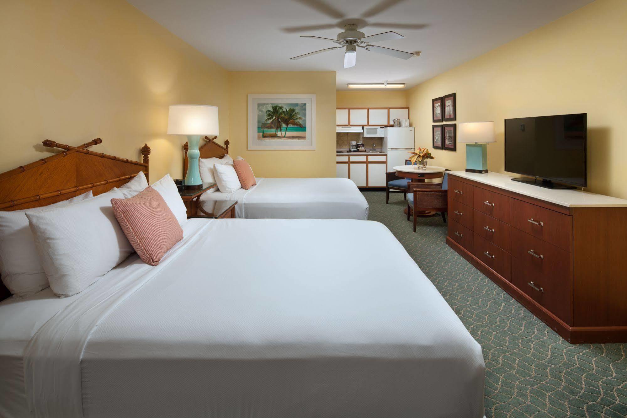 Sunshine Suites Resort West Bay Exteriör bild