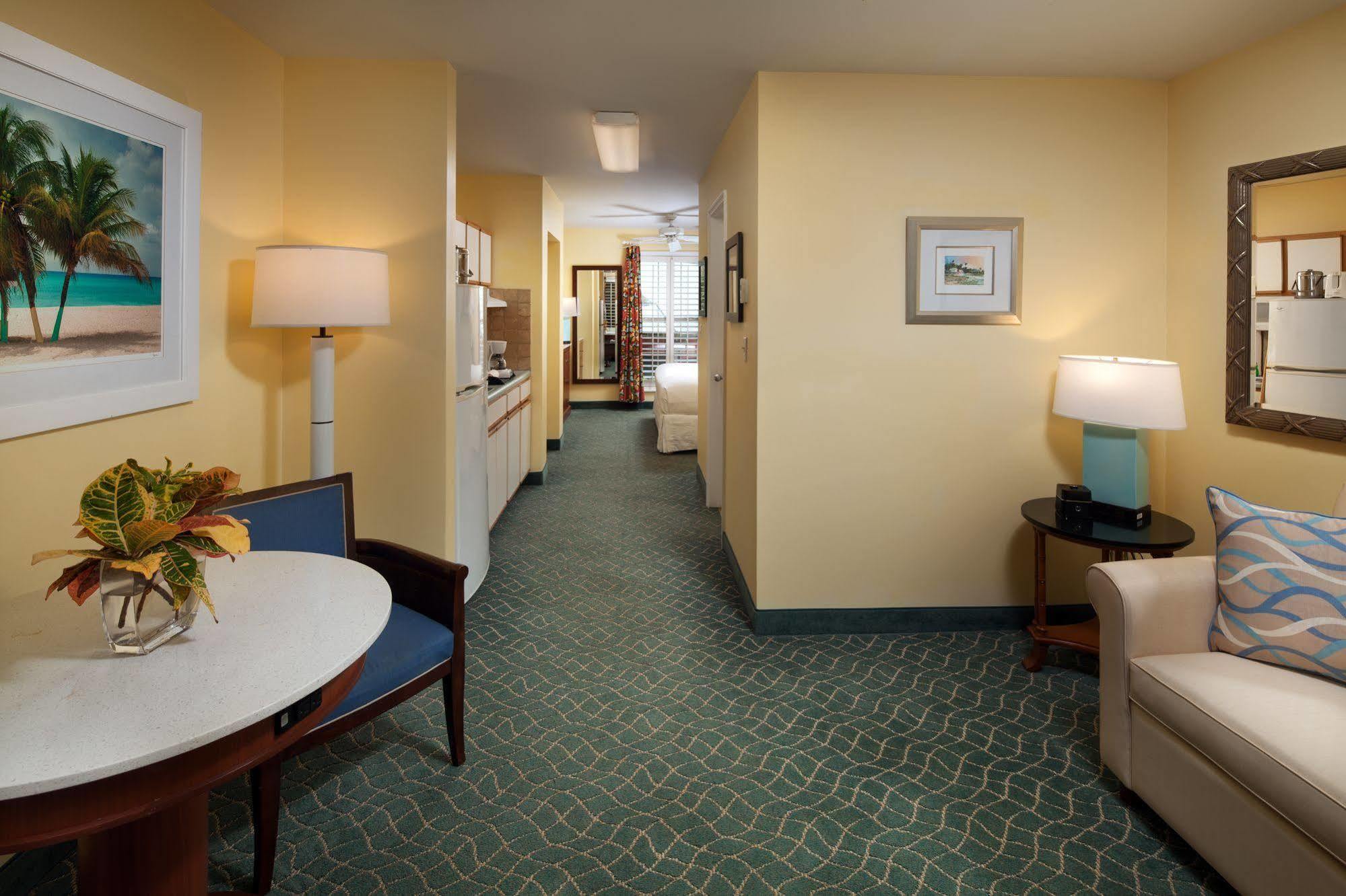 Sunshine Suites Resort West Bay Exteriör bild